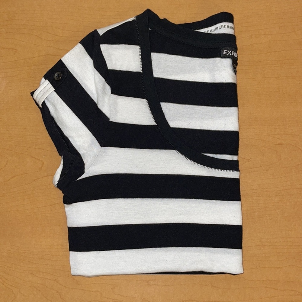 Express Pocket Tee - Picture 3 of 3